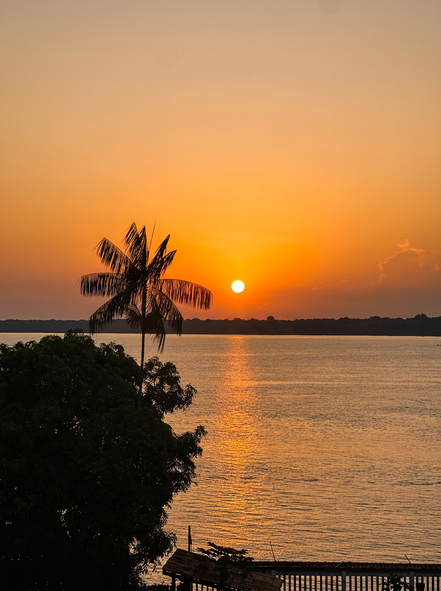 Pôr do sol no rio Tocantins visto da Suíte do Boto